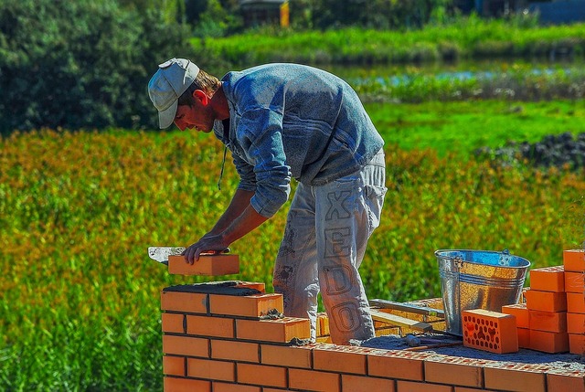 Combiner maçonnerie et isolation pour une efficacité énergétique