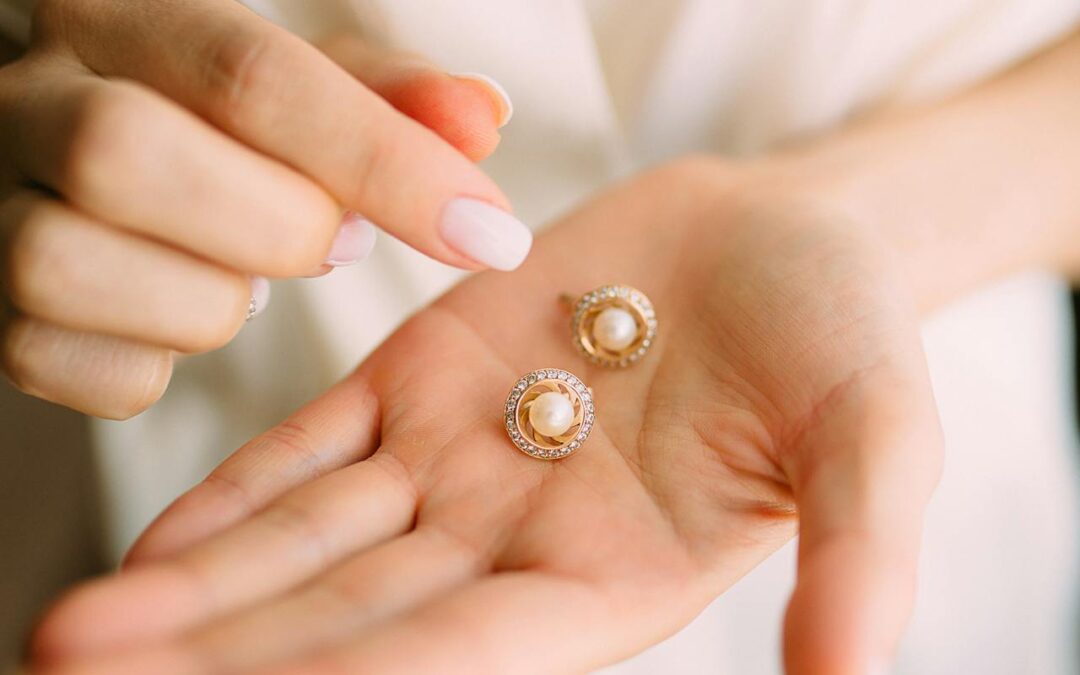 L’éclat du diamant pour des boucles d’oreilles qui captent la lumière